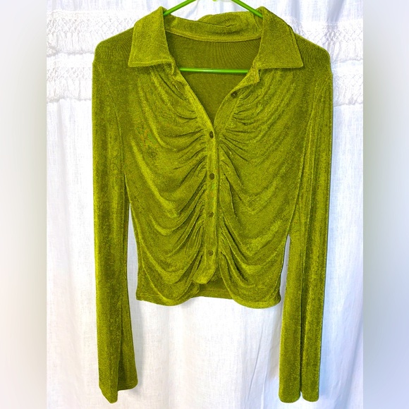 Long sleeve green top in size medium - Picture 1 of 2